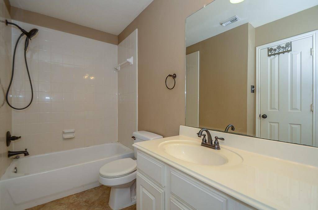 Upstairs full bath