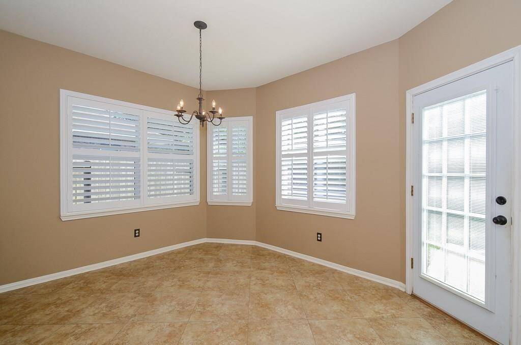 Kitchen dining area