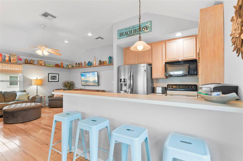 The kitchen features a breakfast bar.
