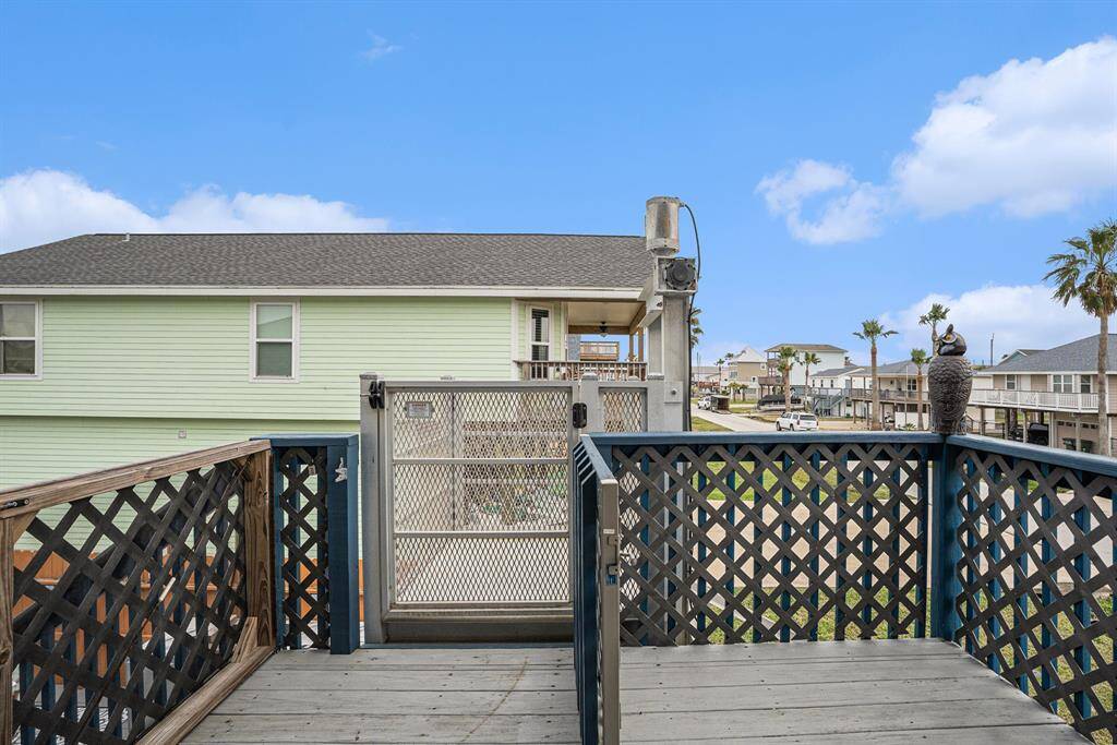 There is a cargo lift, ideal for assisting with groceries, or your beach toys!