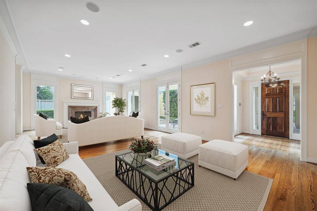 Living Room VIRTUALLY STAGED.