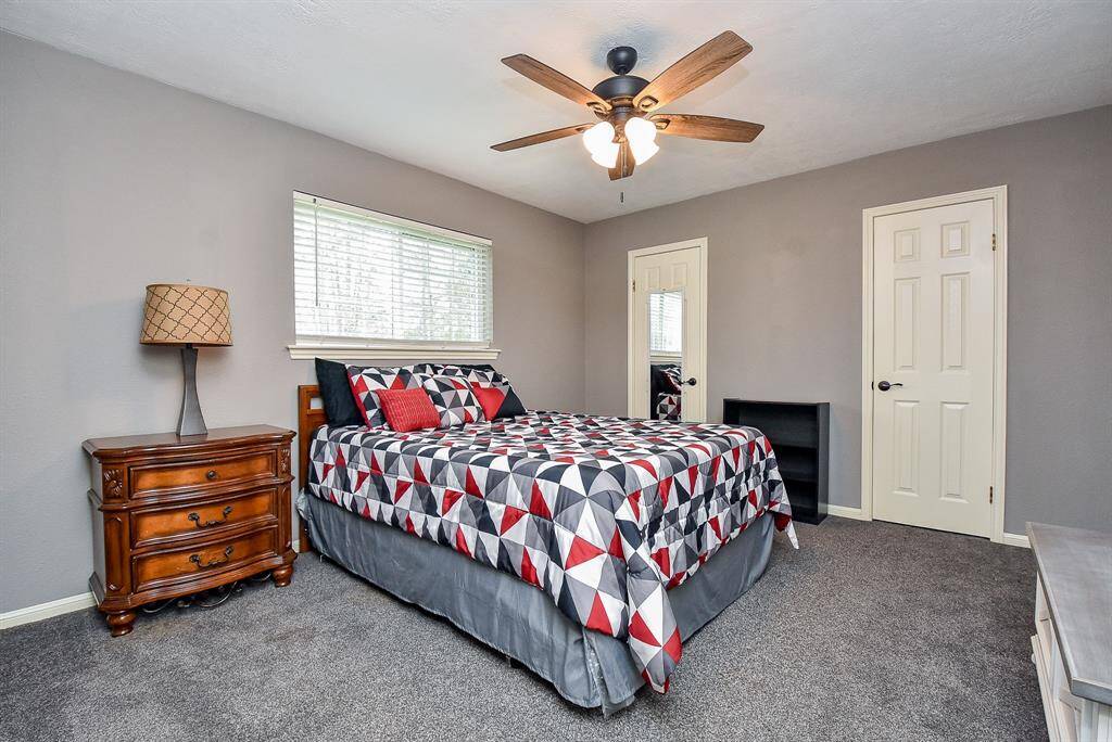 What a comfortable secondary bedroom for both family and visiting guests.