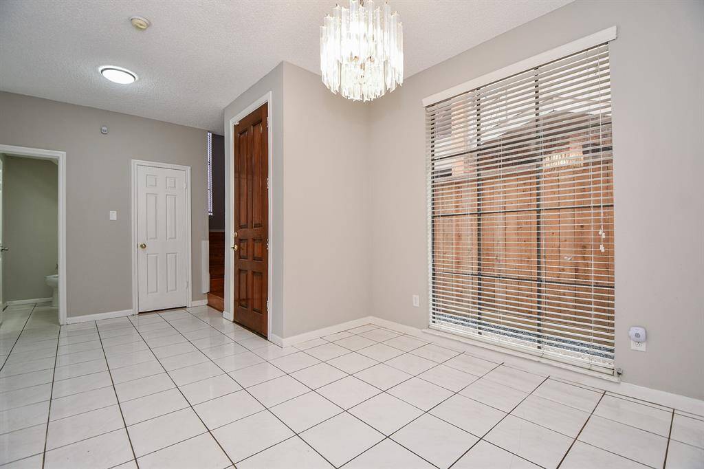 Dining room.
