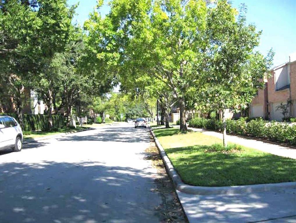 Super close to the medical center.  No real need for a car here but there is a double attached garage.