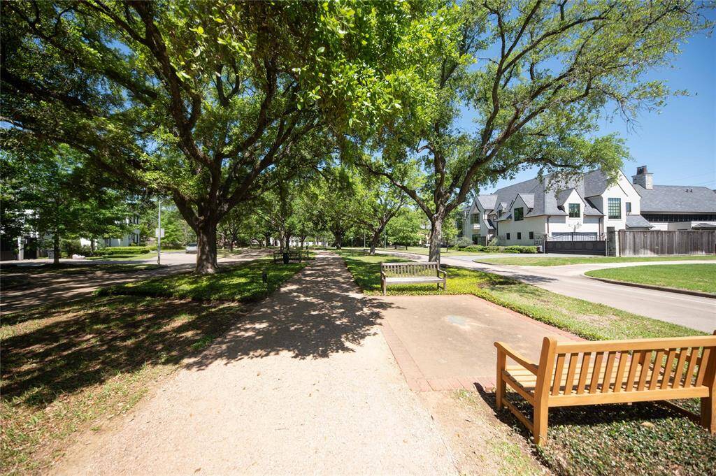 Beautiful walking trails & benches.