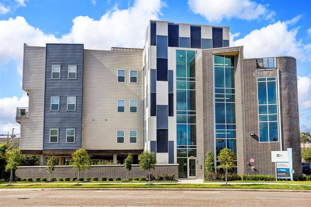1011 Studemont, East facing view