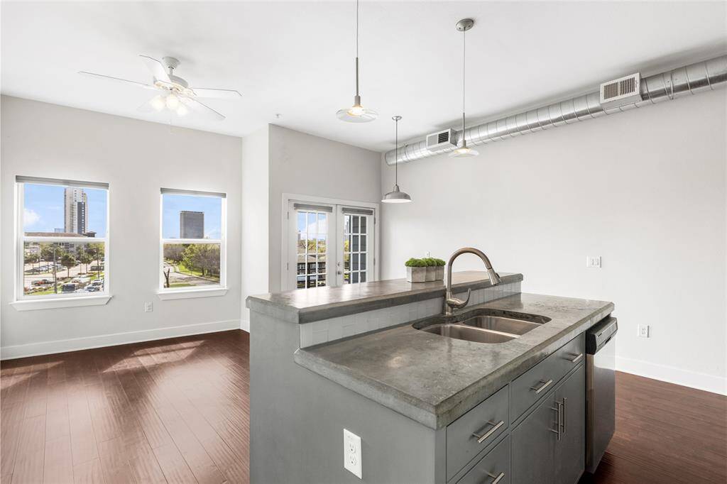 Versatile open concept floor plan ideal for entertaining