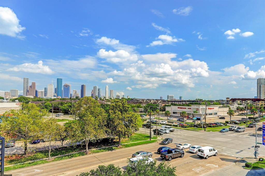 Unobstructed views of downtown from your private balcony