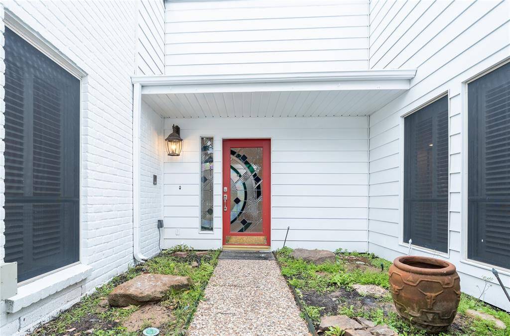 Nestled in a picturesque setting, this home offers tranquil retreat while keeping you close to the community's lively amenities.