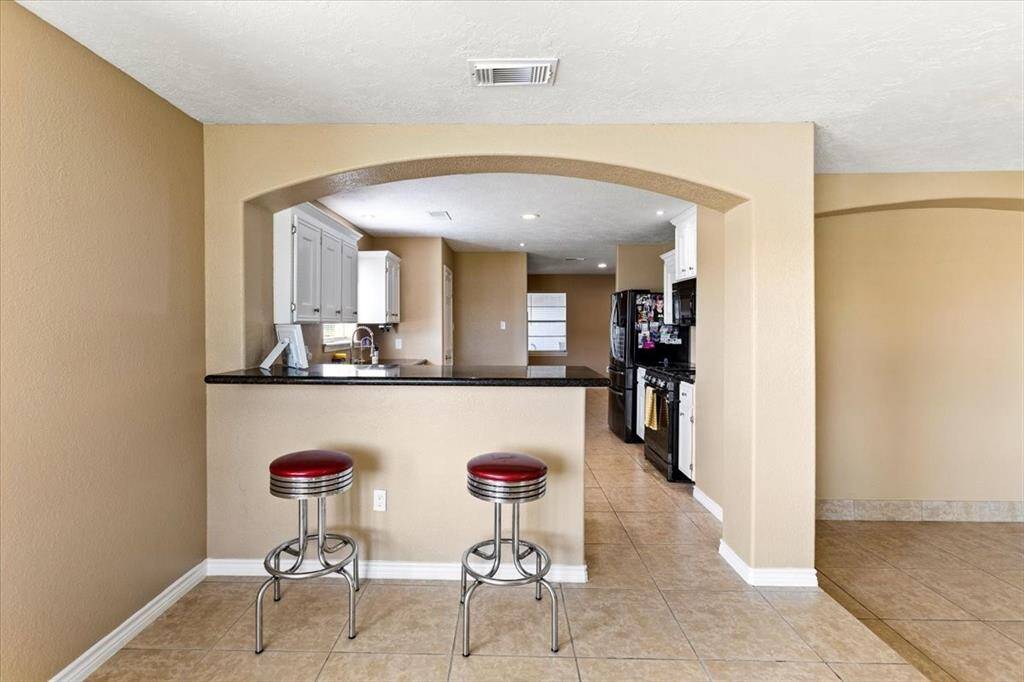 Additional bar off of breakfast room