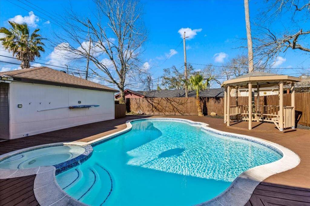 Welcome Home to 1426 Brookwood Court!