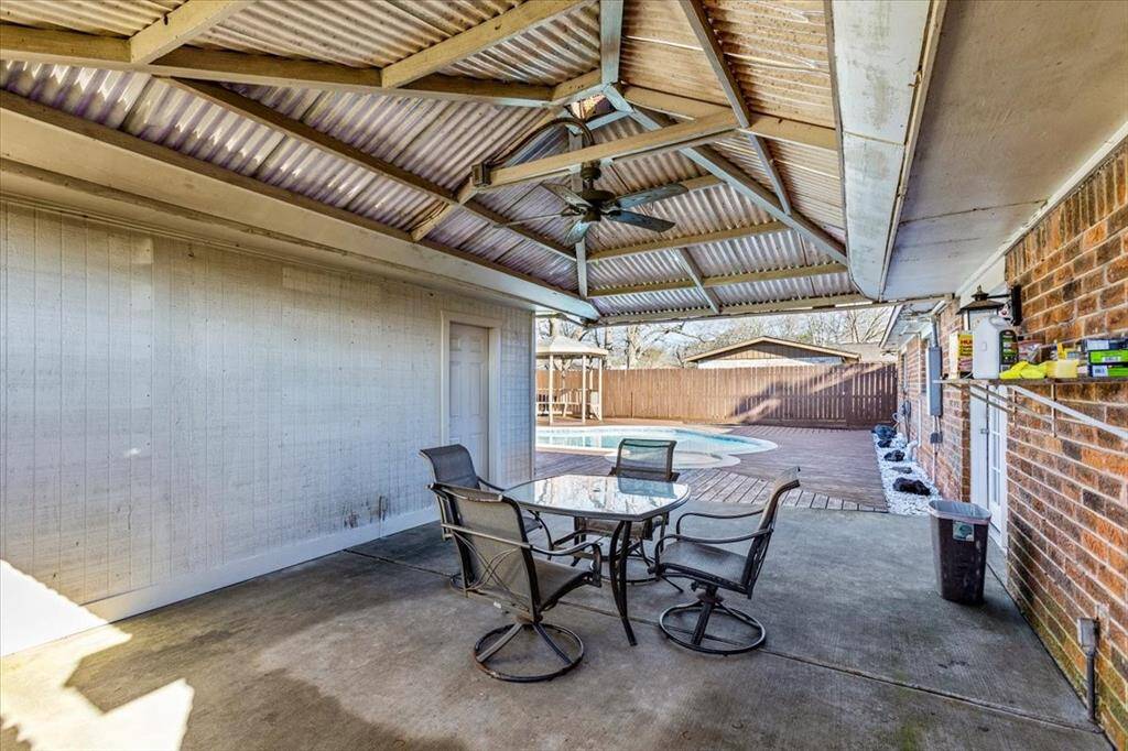 Plenty of space for entertaining summer BBQs!