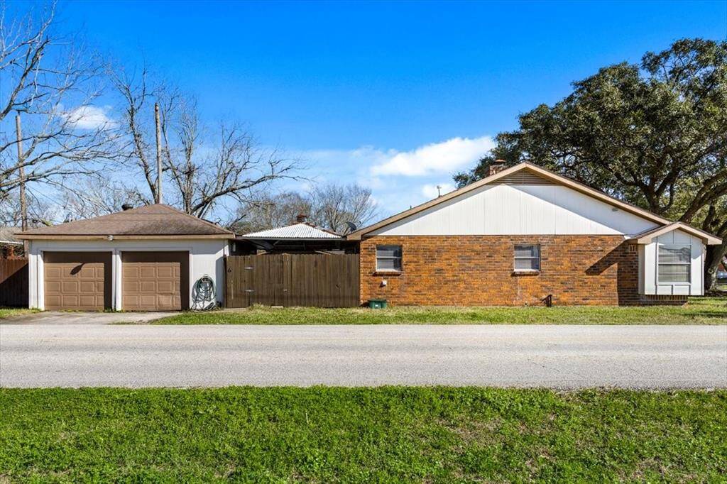 Detached garage on corner lot