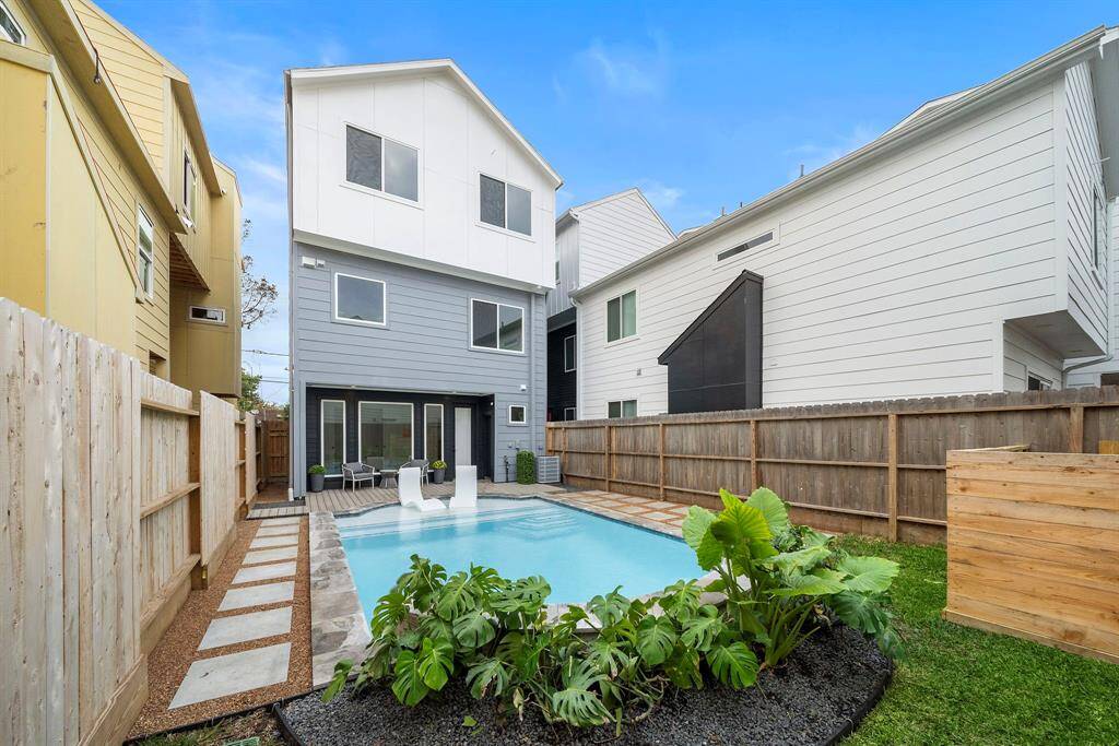 This backyard oasis is perfect for enjoying your private retreat in style