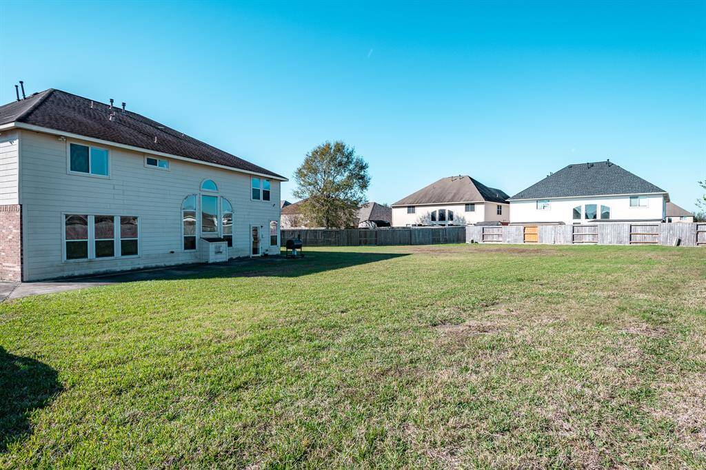 Home sits on nearly half an acre