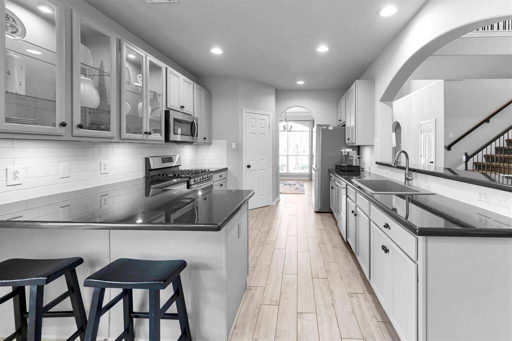 Eat in island in kitchen flowing seamlessly to the heart of the home