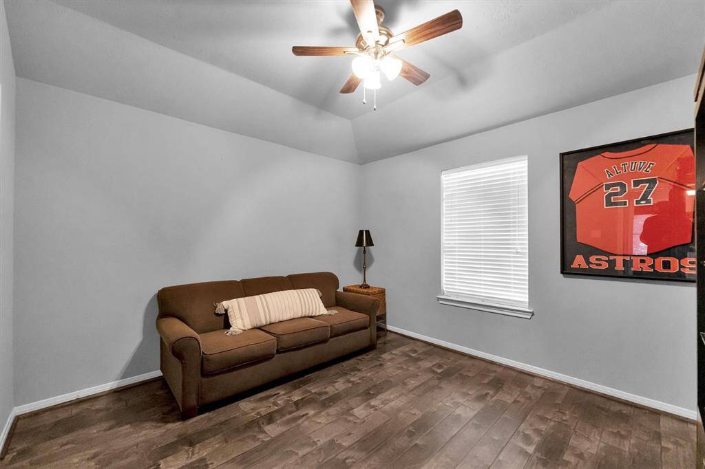 Third spacious secondary bedroom.