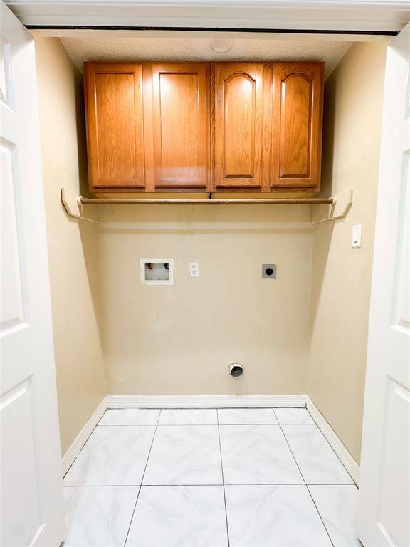 Hallway Laundry w/storage