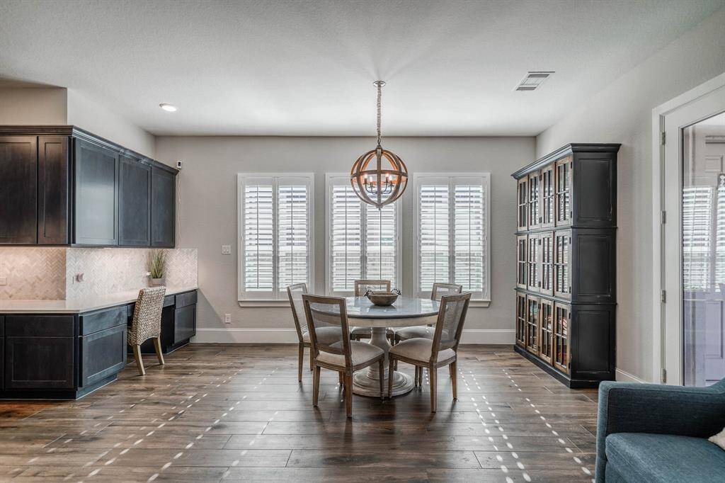 Breakfast room with built in desk