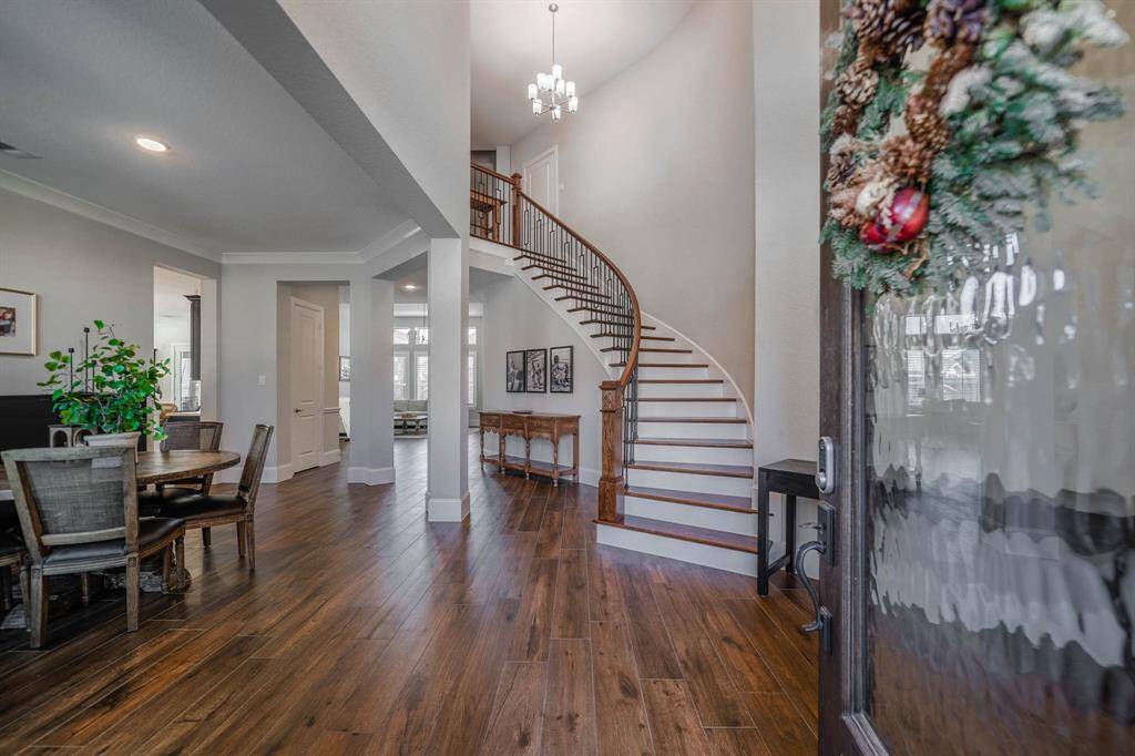 Beautiful entry of rotunda staircase