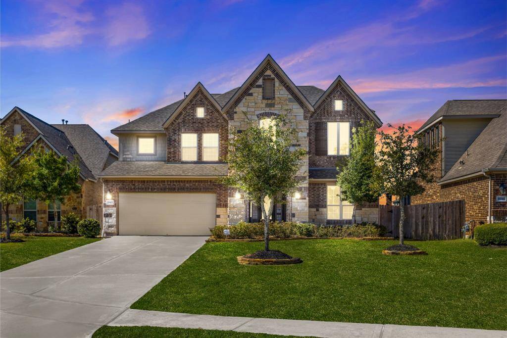 Welcome to the Big League – You’ve been dreaming of more space, and now it’s here! Two stories of room to grow, room to play, and room to forget where you left your keys.
