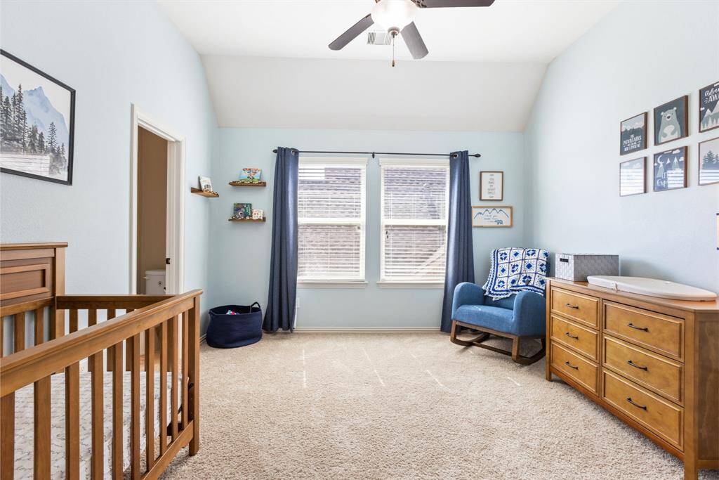 Sleepover Central, This child’s bedroom is fort-building, toy-scattering, and snack-crashing approved. Perfect for all-night adventures or a 20-minute power nap (before the next adventure begins!).