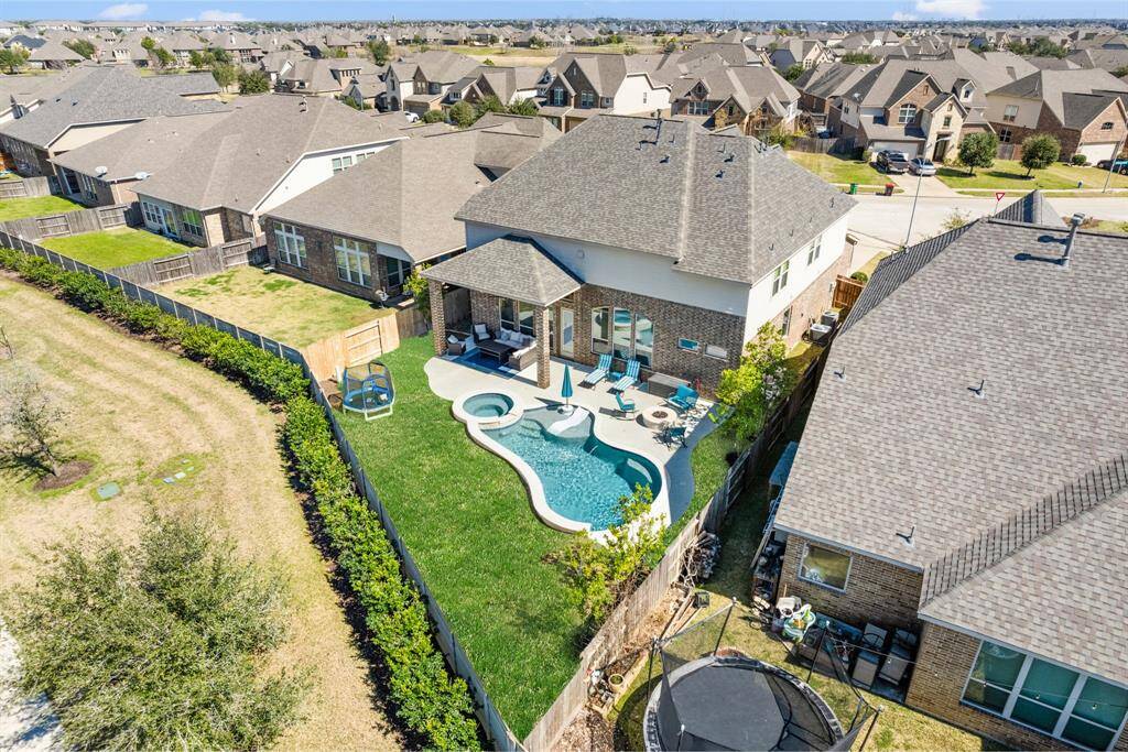 Backyard Privacy Level: Expert – With no back neighbors, you can dance like nobody’s watching—because they aren’t!