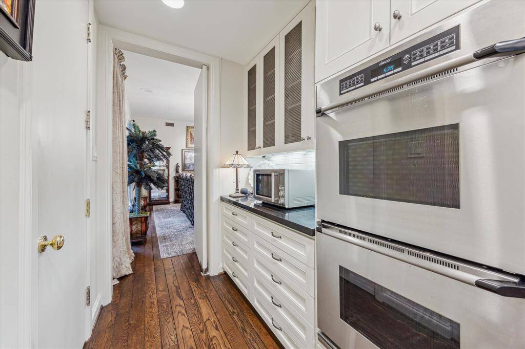 KITCHEN III-The kitchen also features DACOR double ovens, a butler's pantry, a walk-in pantry and a separate silver closet.