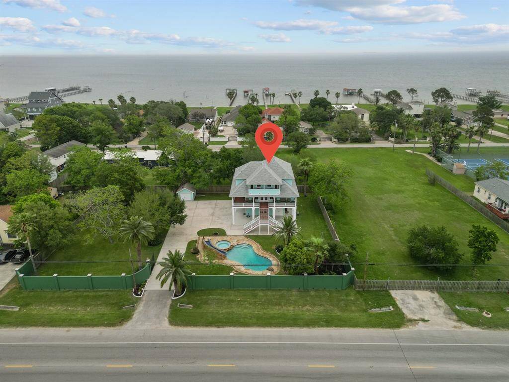 proximity to the bay!