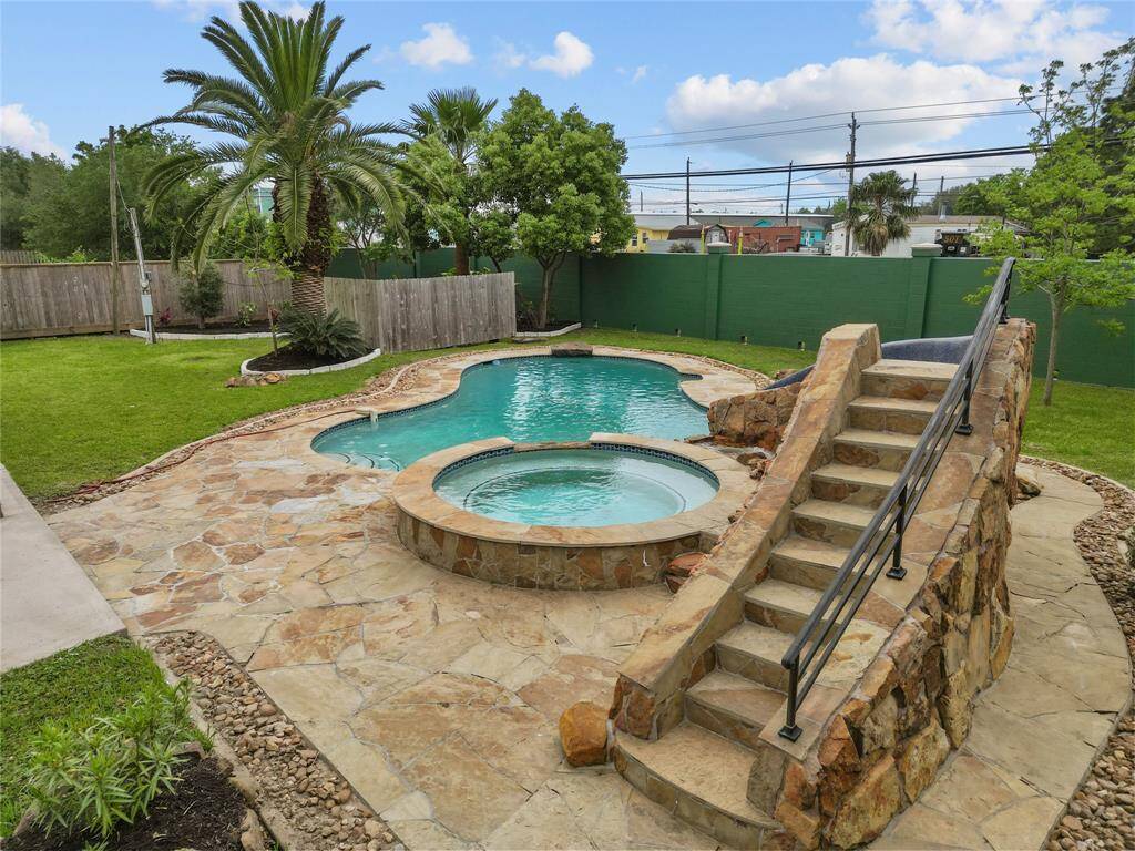 I SEE GREAT POOL PARTIES IN YOUR FUTURE!!