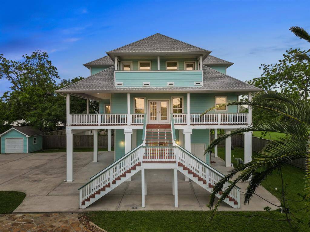 Coastal luxury at its finest! Relax, unwind, and soak up the Bay lifestyle!