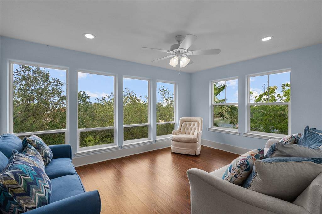 BEAUTIFUL BRIGHT SUNROOM WITH VIEWS OF THE BAY