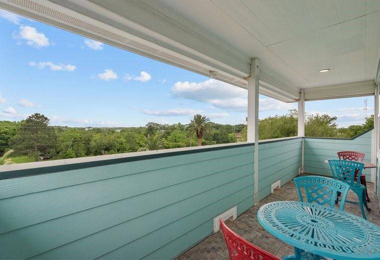 GREAT BALCONY TO HAVE MORNING COFFEE OR READ A GREAT BOOK
