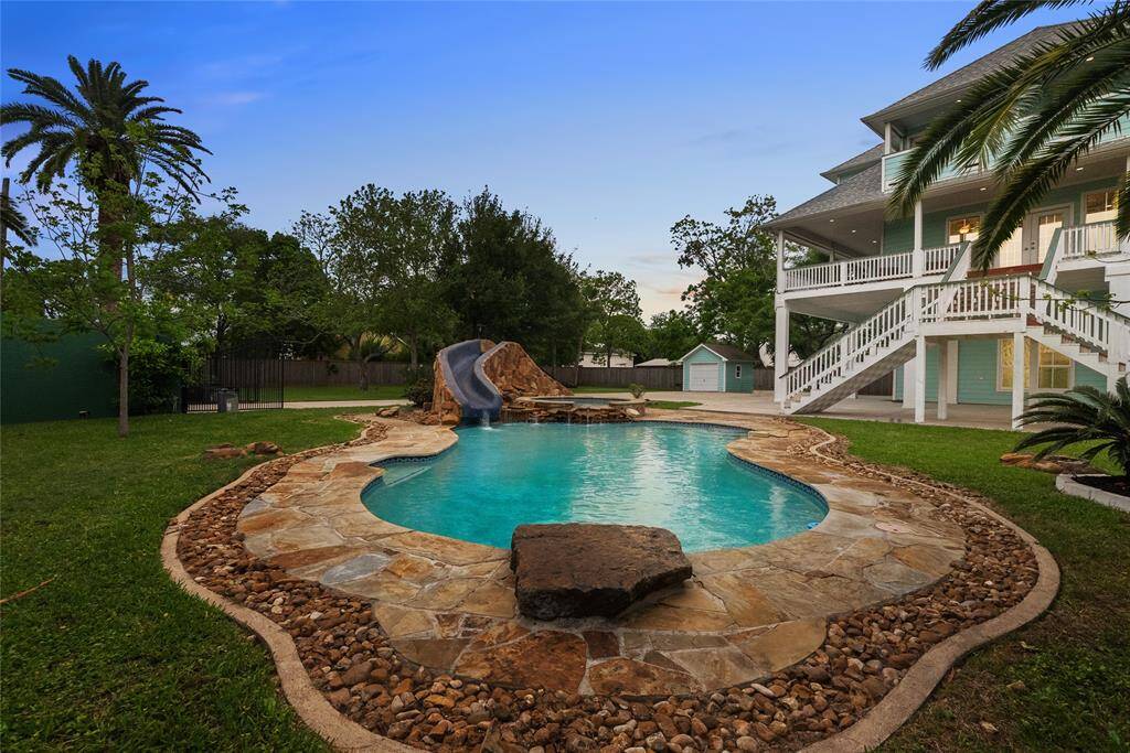 GREAT LOOK AT THE POOL