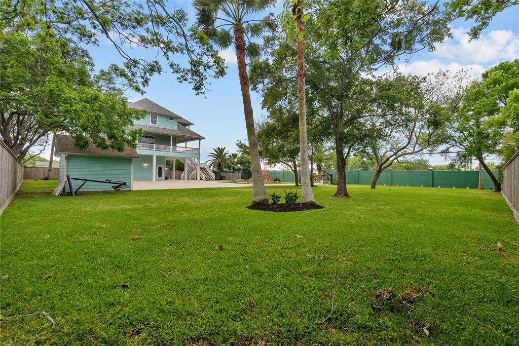 SO MUCH SPACE TO ADD ON, BUILD A PICKLE BALL COURT, GARDEN, BARN, THE OPTIONS ARE ENDLESS...