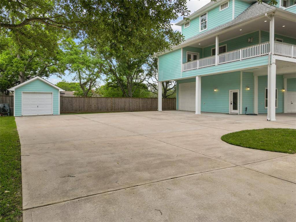 small workshop/garage for tools, gardening supplies, or even a golf cart!