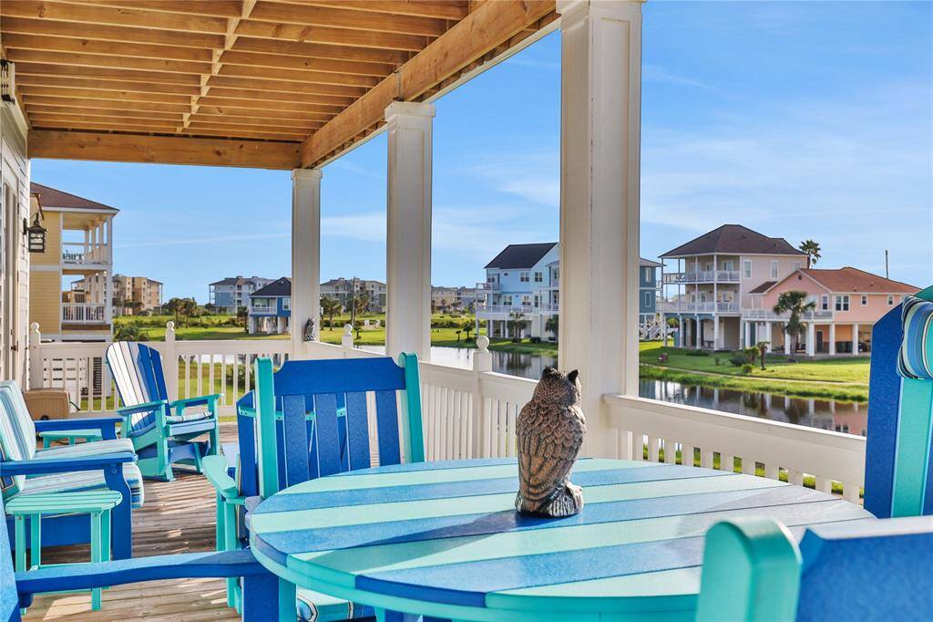 Enjoy the sunset on the ocean side.  Large deck area off the living room.