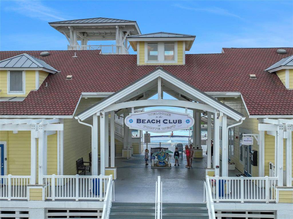 The Clubhouse has a pool, restaurant, a gym area and gift shop.  A fishing pier as well.