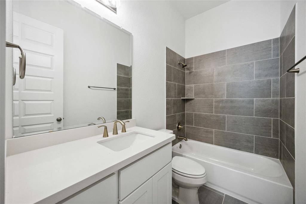 Secondary bedroom ensuite