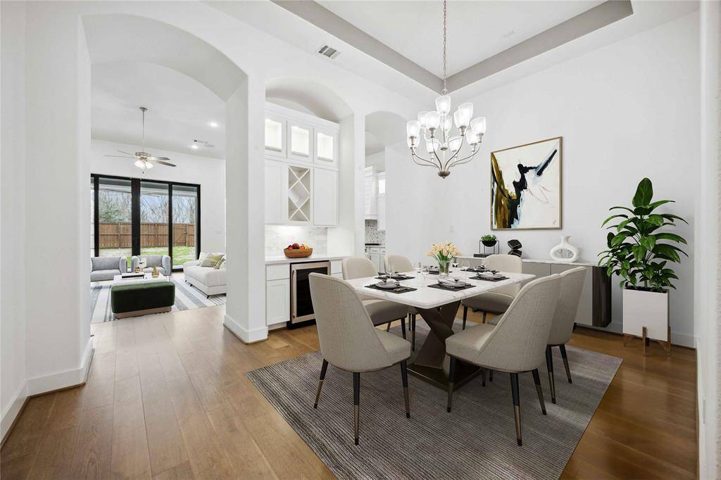 Virtually staged dining room