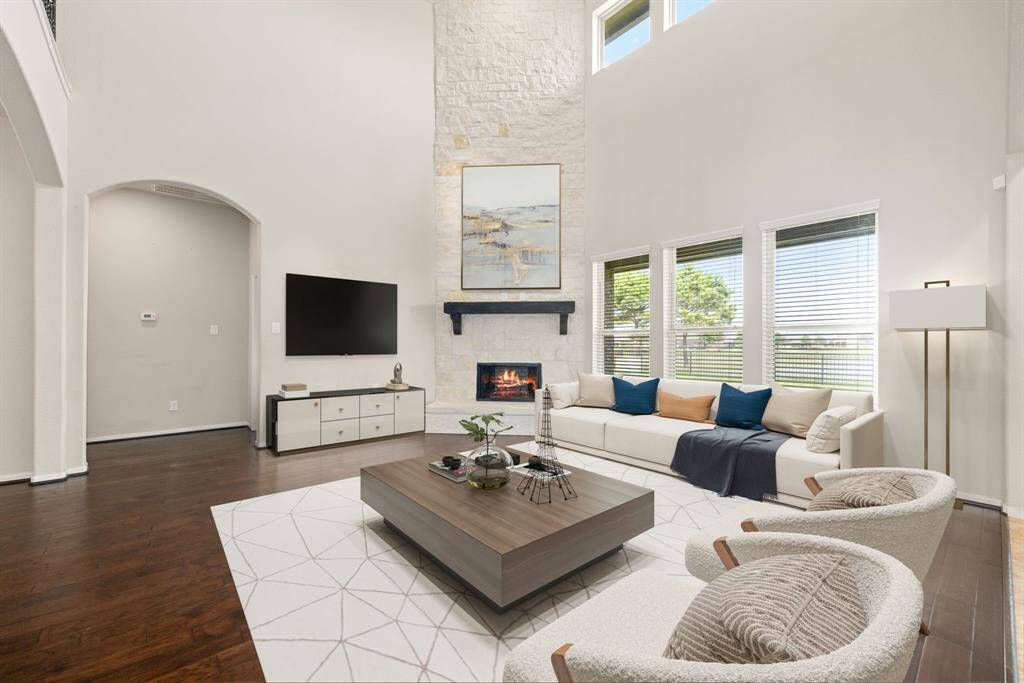 Gather the family and guests together in your lovely living room! Featuring soaring high ceilings, recessed lighting, neutral paint, gorgeous wood floors and large windows that provide plenty of natural lighting throughout the day.