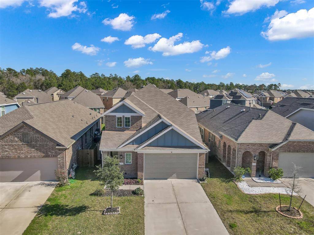 2 car garage with long driveway for extra space