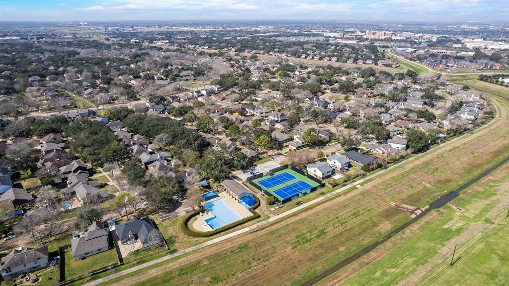 Walk to tennis, park, pool and run the trails down the street