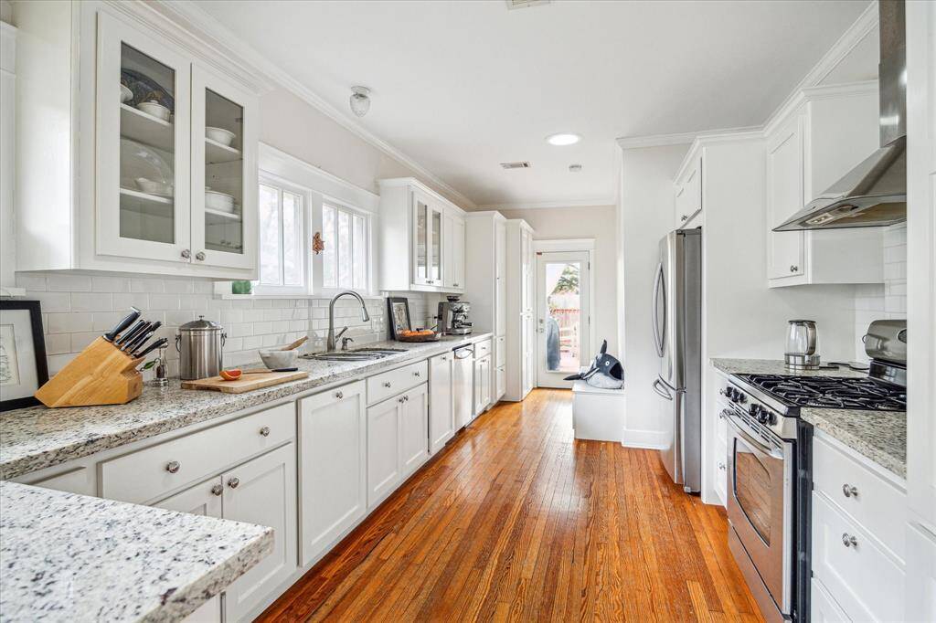 Beautifully renovated kitchen.