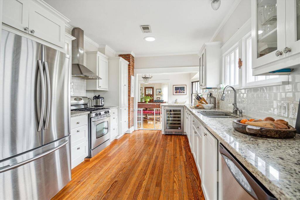Another view of the kitchen.