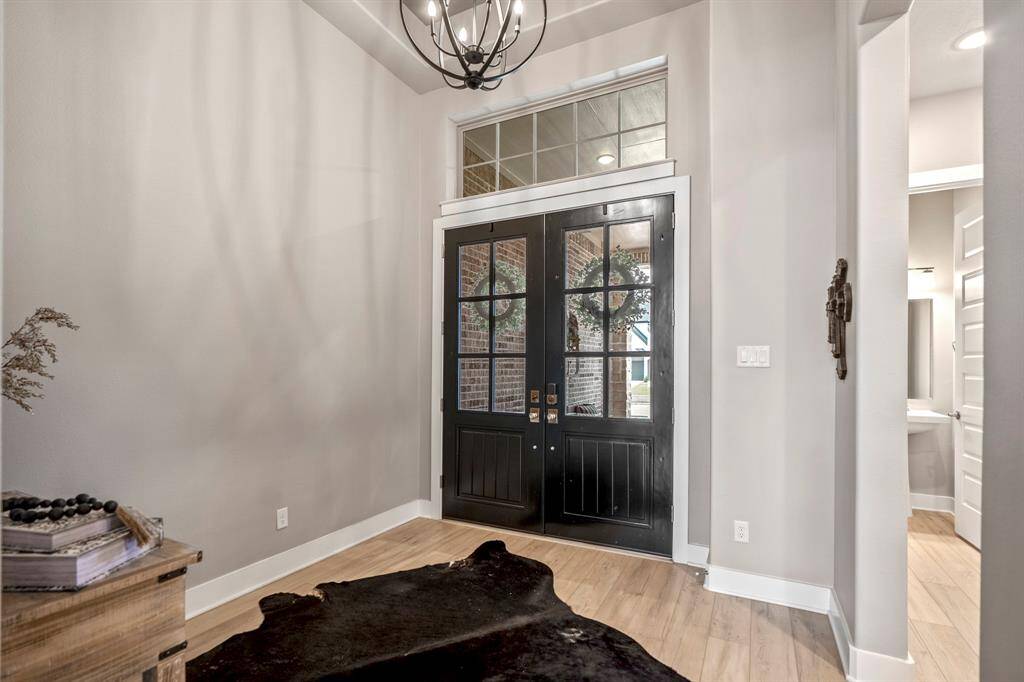Another view of the inviting entryway! Open and inviting, it leads to the secondary front bedrooms and bathroom.