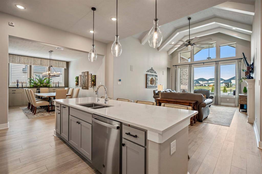 This stunning kitchen is perfect for everyday life as well as entertaining family and friends! It conveniently connects to the dining area and living room for easy entertaining!