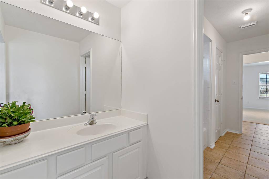 Jack & Jill Bath upstairs