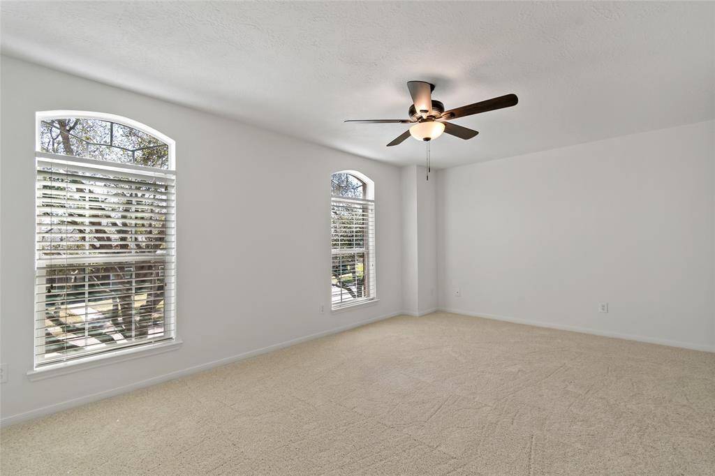 Upstairs front bedroom