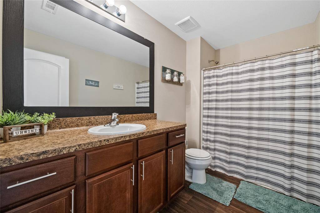 Upstairs hall bathroom